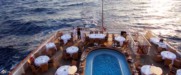 hochzeitsvorbereitung auf Deck